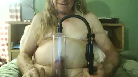 Snapshot of johnnieq1971 chatting on 05/29/26, 01:36 johnnieq1971 online show from 05/29/26, 01:36
