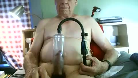 Snapshot of johnnieq1971 chatting on 05/30/26, 11:57 johnnieq1971 online show from 05/30/26, 11:57