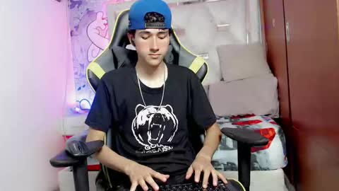 johnny_cagee online show from 10/16/25, 04:24