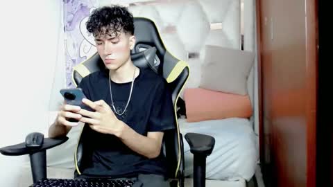 johnny_cagee online show from 12/01/25, 03:33