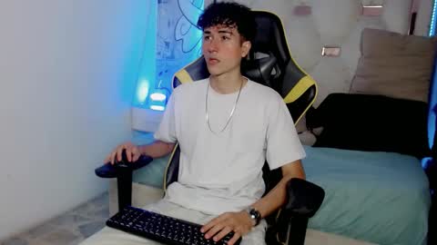 johnny_cagee online show from 12/14/25, 04:07