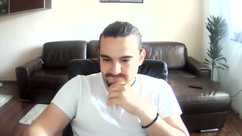 Snapshot of johnnybravovici chatting on 07/05/26, 10:22 johnnybravovici online show from 07/05/26, 10:22