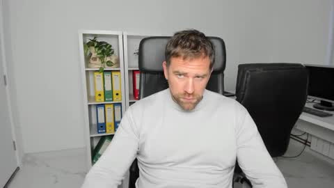 johnnydough82 online show from 12/04/24, 08:01