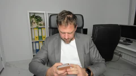 johnnydough82 online show from 12/06/24, 05:53