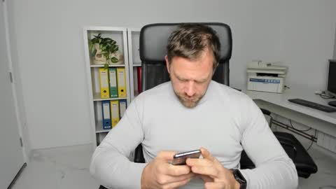 johnnydough82 online show from 12/08/24, 04:57