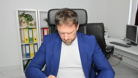 johnnydough82 online show from 12/13/24, 08:41