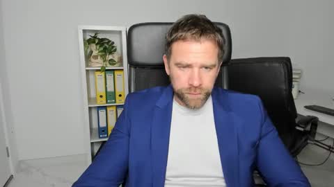 johnnydough82 online show from 12/15/24, 05:23