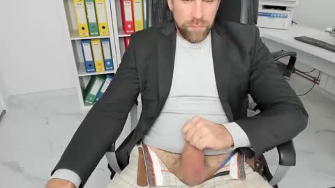 johnnydough82 online show from 12/18/24, 07:15