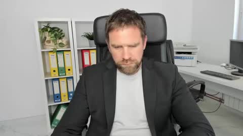 johnnydough82 online show from 12/19/24, 07:29