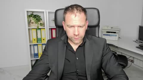 johnnydough82 online show from 12/25/24, 05:26