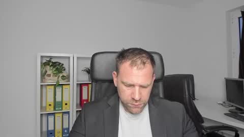 johnnydough82 online show from 12/27/24, 06:03