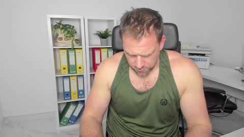 johnnydough82 online show from 01/18/25, 07:49