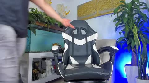 JOHNNY online show from 04/12/26, 01:10