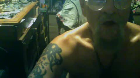 johnnyshung1 online show from 10/16/25, 07:53