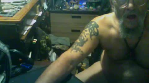 johnnyshung1 online show from 12/18/25, 07:09