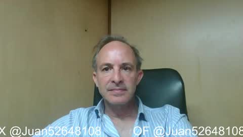 Snapshot of johnq_23 chatting on 06/05/26, 04:02 John online show from 06/05/26, 04:02