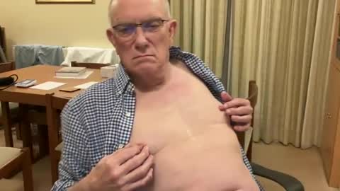 Snapshot of johnsenior41 chatting on 01/31/25, 10:52 johnsenior41 online show from 01/31/25, 10:52