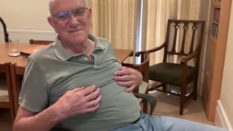 Snapshot of johnsenior41 chatting on 10/13/25, 11:43 johnsenior41 online show from 10/13/25, 11:43