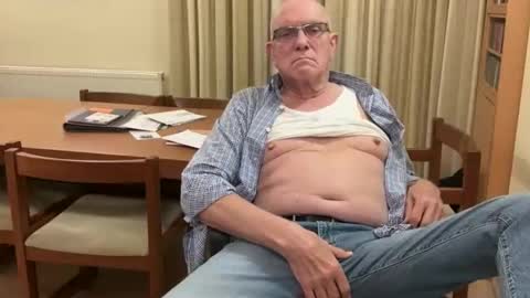 Snapshot of johnsenior41 chatting on 11/01/25, 07:27 johnsenior41 online show from 11/01/25, 07:27