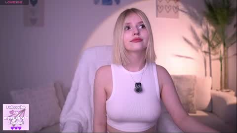 Snapshot of joice_queen chatting on 07/08/26, 01:32 Paula online show from 07/08/26, 01:32