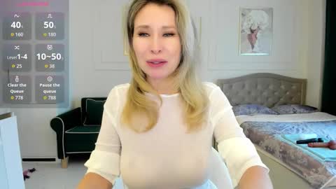 Jolie Ozolla online show from 10/13/25, 10:59