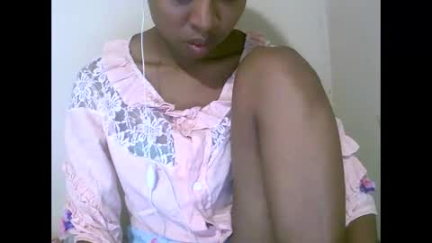 joliekah27 online show from 04/16/26, 08:04