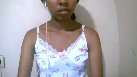 joliekah27 online show from 04/18/26, 07:58