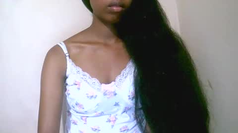 joliekah27 online show from 04/19/26, 08:02