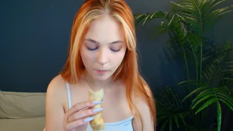 Snapshot of jolly_bean chatting on 01/15/25, 05:40 Polly  online show from 01/15/25, 05:40