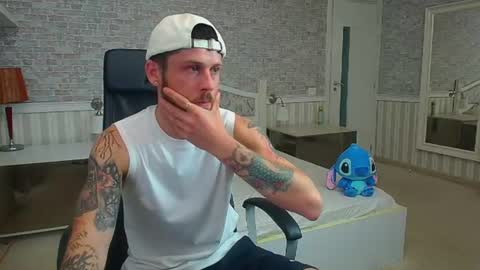 Snapshot of jonahshaw chatting on 07/21/26, 04:26 JonahShaw online show from 07/21/26, 04:26