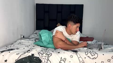 jonathancast08 online show from 04/17/26, 01:47