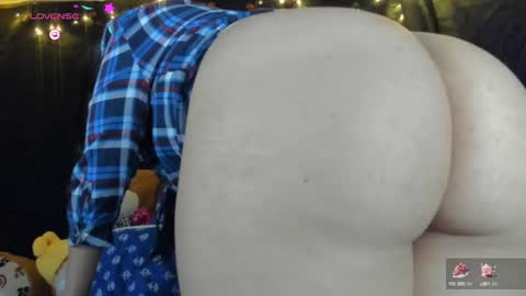 Snapshot of jonathanrwick chatting on 01/14/25, 04:47 Janna online show from 01/14/25, 04:47