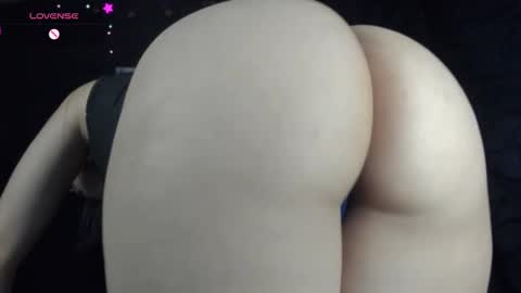 Snapshot of jonathanrwick chatting on 01/17/25, 03:23 Janna online show from 01/17/25, 03:23