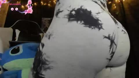 Snapshot of jonathanrwick chatting on 02/18/25, 04:58 Janna online show from 02/18/25, 04:58