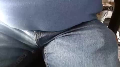 Snapshot of joncpics chatting on 10/16/25, 02:18 joncpics online show from 10/16/25, 02:18