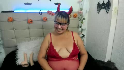 Snapshot of jones_scarlet chatting on 10/30/25, 02:24 Scarlet online show from 10/30/25, 02:24