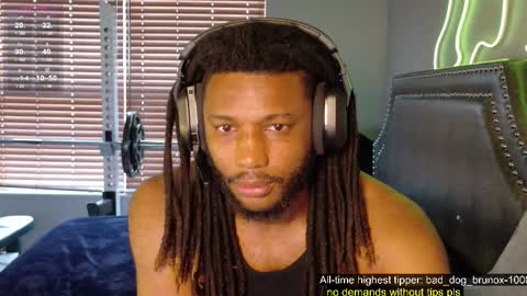 Snapshot of jonnistrokes chatting on 03/12/25, 02:56 Jonni online show from 03/12/25, 02:56