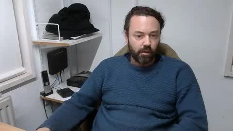 Snapshot of jonnyb9876 chatting on 12/15/25, 05:06 jonnyb9876 online show from 12/15/25, 05:06