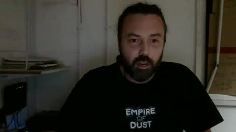 Snapshot of jonnyb9876 chatting on 12/20/25, 05:03 jonnyb9876 online show from 12/20/25, 05:03