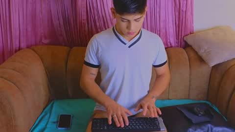 Snapshot of josethariaz25 chatting on 05/02/26, 11:04 JOSETH ARIAZ online show from 05/02/26, 11:04