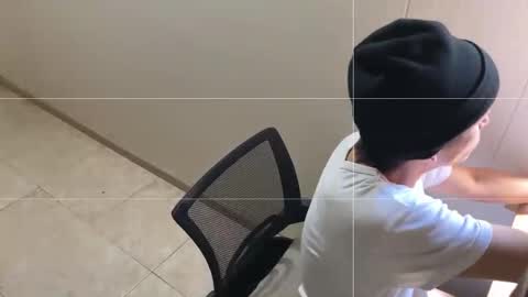 Nicolas online show from 04/22/26, 05:47