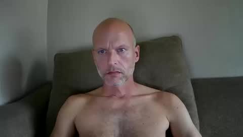 joshking2017 online show from 10/14/25, 03:02