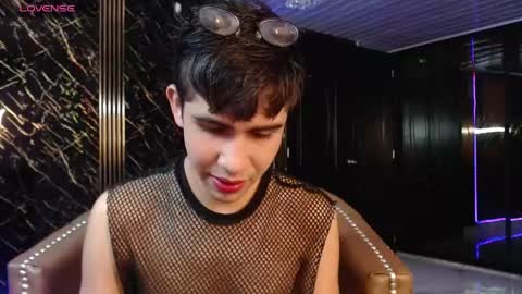 joshua_saenz_ online show from 04/29/26, 02:15