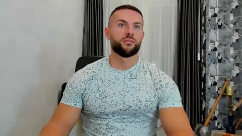 Snapshot of joshuamuscle69 chatting on 03/05/25, 06:54 joshuamuscle69 online show from 03/05/25, 06:54