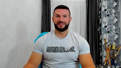 Snapshot of joshuamuscle69 chatting on 10/28/25, 05:44 joshuamuscle69 online show from 10/28/25, 05:44