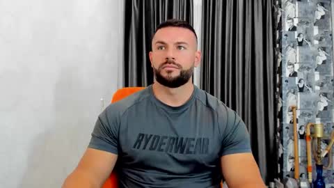 Snapshot of joshuamuscle69 chatting on 10/29/25, 06:04 joshuamuscle69 online show from 10/29/25, 06:04