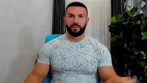 Snapshot of joshuamuscle69 chatting on 12/19/25, 08:32 joshuamuscle69 online show from 12/19/25, 08:32