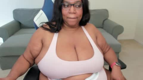 Josie Kiss online show from 12/12/24, 06:10