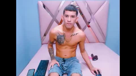 josue_linares online show from 09/26/25, 07:40