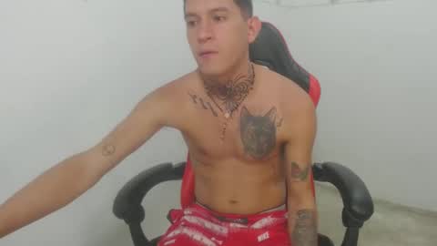 josue_linares online show from 10/28/25, 06:21